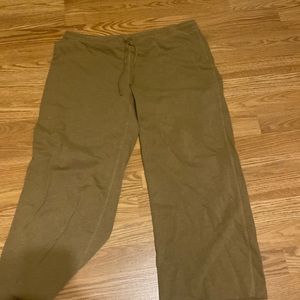 BNWT Sonoma Wide leg crop mid rise hits below the calf odyssey green wm LG & XL